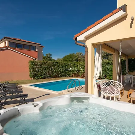 Cozy In Krvavici With Jacuzzi Sarići