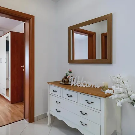 Holiday home Cozy In Krvavici With Jacuzzi Sarici (Istria)