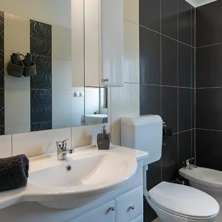 Holiday home Cozy In Krvavici With Jacuzzi