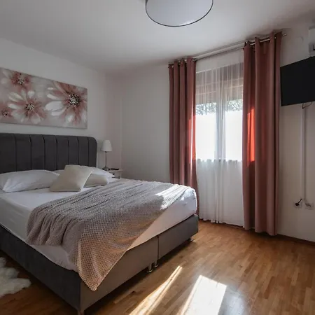 Cozy In Krvavici With Jacuzzi * Sarici (Istria)