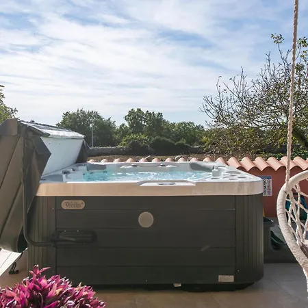 Cozy In Krvavici With Jacuzzi Semesterbostad Sarići