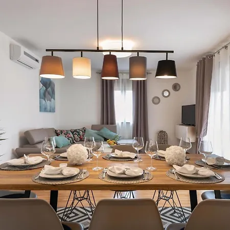 Holiday home Cozy In Krvavici With Jacuzzi Sarici (Istria)