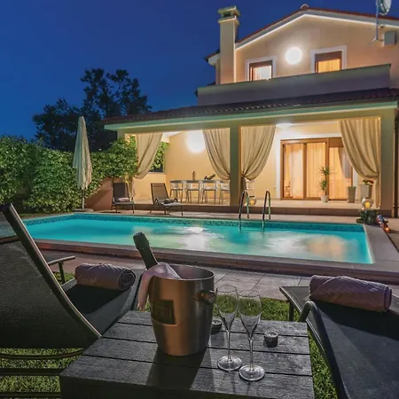 Cozy In Krvavici With Jacuzzi Holiday home