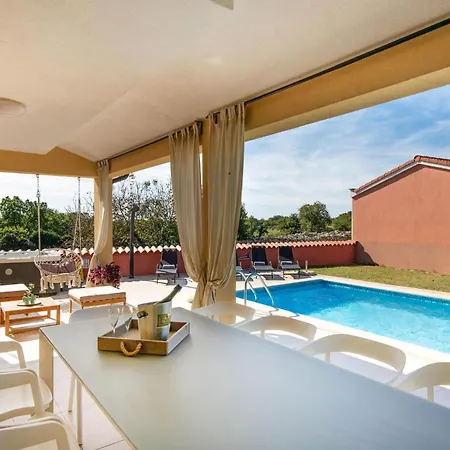 Holiday home Cozy In Krvavici With Jacuzzi