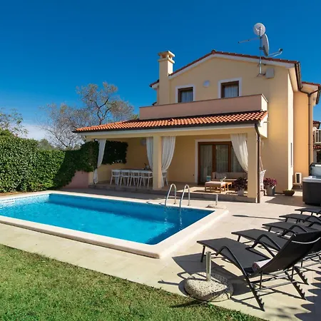 Cozy In Krvavici With Jacuzzi Holiday home