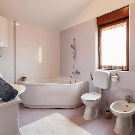 Cozy In Krvavici With Jacuzzi *