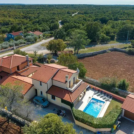 Holiday home Cozy In Krvavici With Jacuzzi *