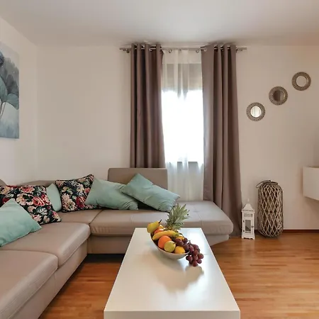 Cozy In Krvavici With Jacuzzi Holiday home Sarici (Istria)